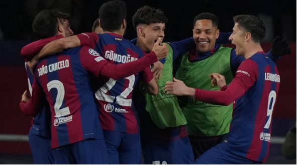 Lewandowski leads Barça’s youngsters to Champions League quarterfinals